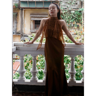 Váy lụa hàng châu cổ yếm tơ loang dáng đuôi cá, sang trọng, thanh lịch, tôn dáng - Mio Lady VA032
