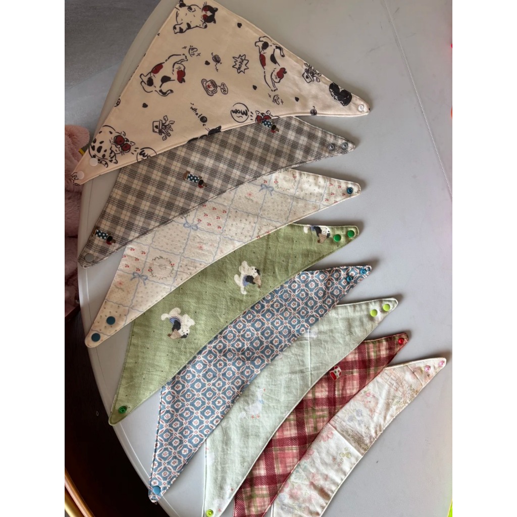 Yếm Tam Giác Xô Muslin Unbee Có Cúc Cài Freesize Cho Bé 0-3 Tuổi
