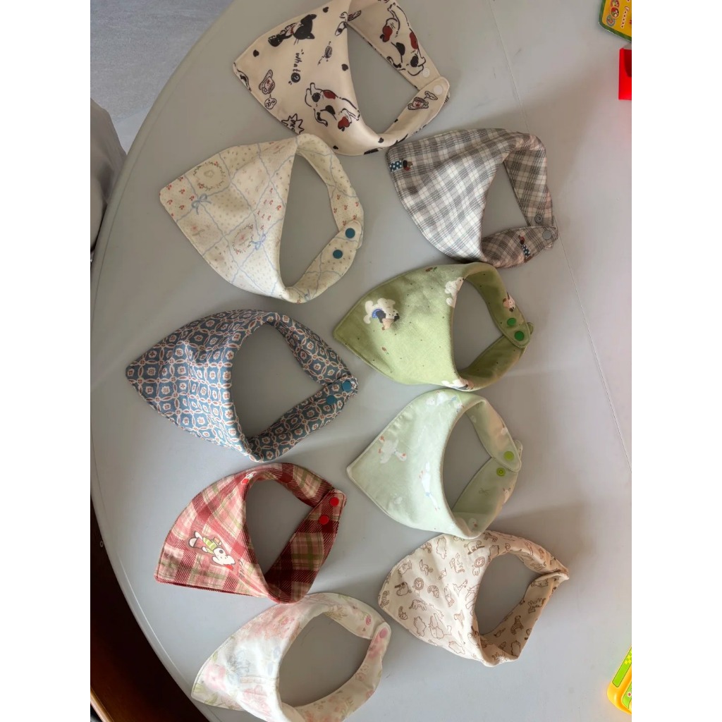 Yếm Tam Giác Xô Muslin Unbee Có Cúc Cài Freesize Cho Bé 0-3 Tuổi