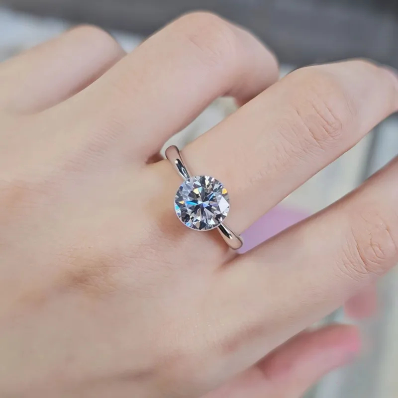Nhẫn nữ, bản tròn, đính kim cương moissanite 6,5mm.