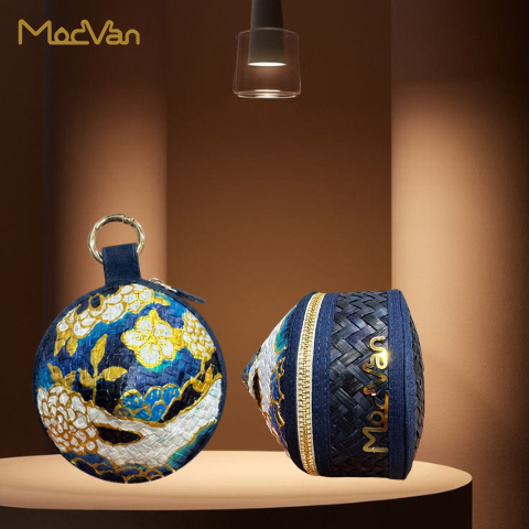 Charm Umi Ví Cỏ Bàng Q Gallery - Đan Vẽ Tay - Treo Túi Xách Móc Khóa