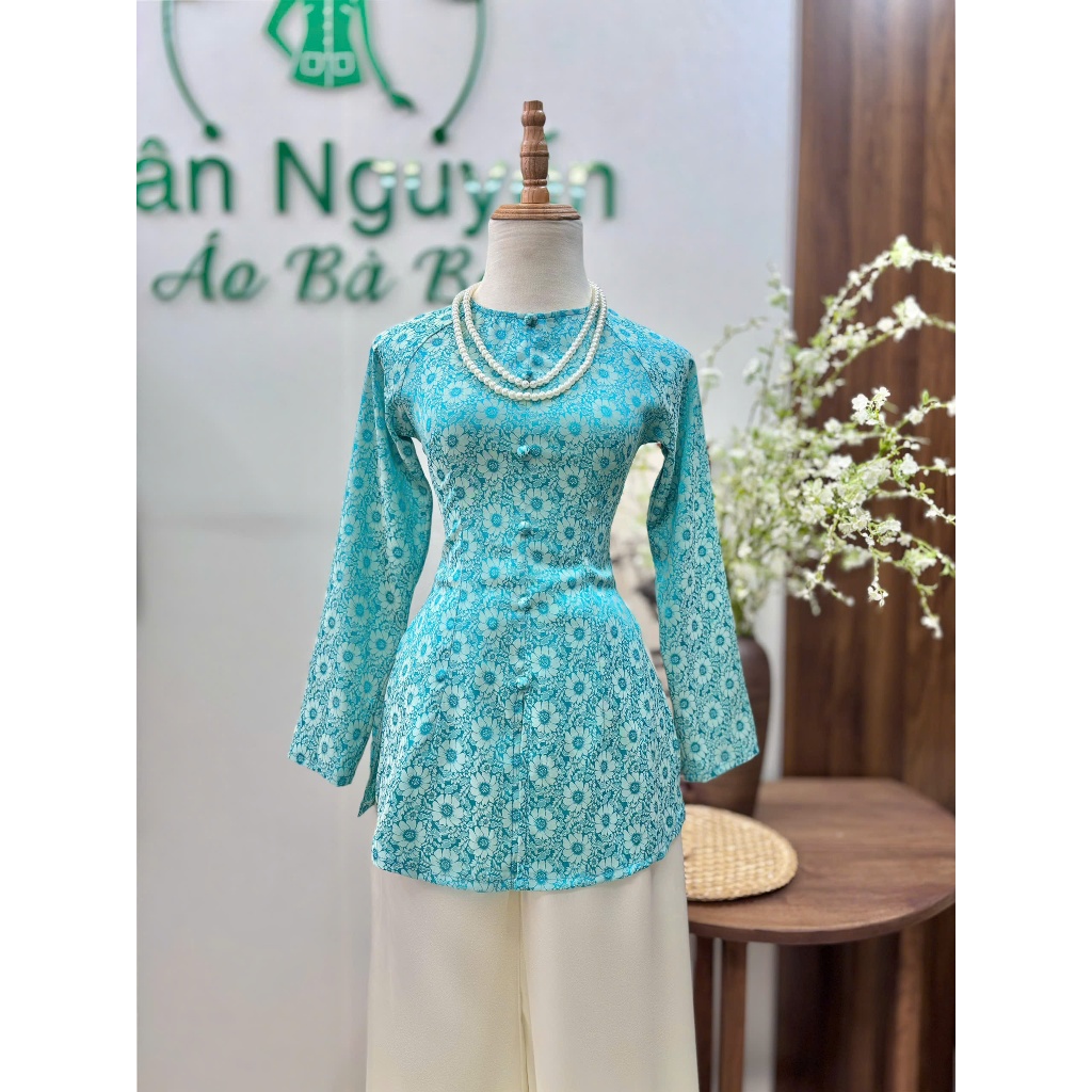 Hân Nguyễn Áo Bà Ba - B.A203 - Áo Bà Ba Gấm Hoa Tiểu Mai Cổ Tròn Nút Nụ Tay Dài Dây Kéo ( QUẦN NGỌC TRAI )