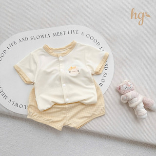 Bộ sơ sinh kẻ caro khuy giữa 🍐, Vải petit Quảng Châu mềm mịn, rũ nhẹ, mát tay và giữ form tốt sau nhiều lần giặt.
