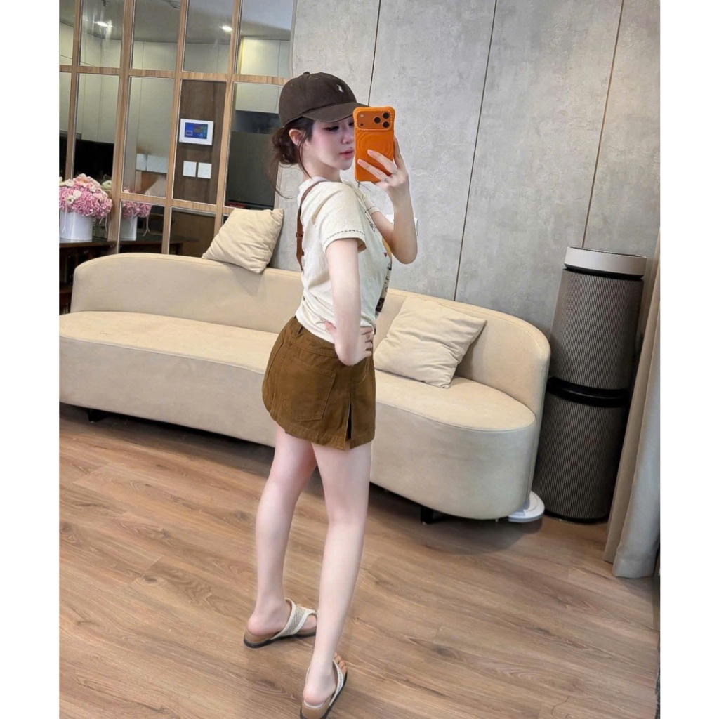 NH CLOTHER -Set áo thun ôm ngắn tay cổ tròn in hình phối chân váy ngắn màu nâu