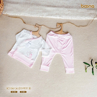 Bộ dài cài lệch Petit 3D Boona, Được làm từ chất liệu Petit cao cấp mềm mịn, kháng khuẩn , nâng niu làn da bé.