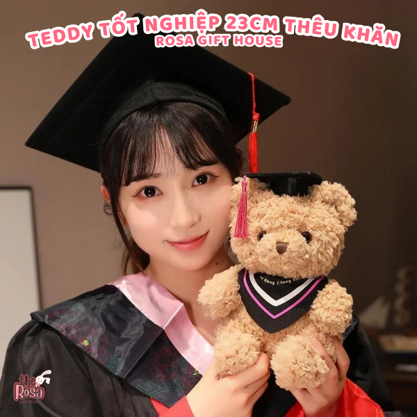 Gấu Bông Teddy Tốt Nghiệp 23cm Thêu Khăn Theo Yêu Cầu – Quà Tặng Ra Trường Đẹp, Ý Nghĩa Và Độc Quyền