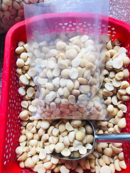 500g macca vỡ đôi, nhân macca vỡ 3 đã tách vỏ