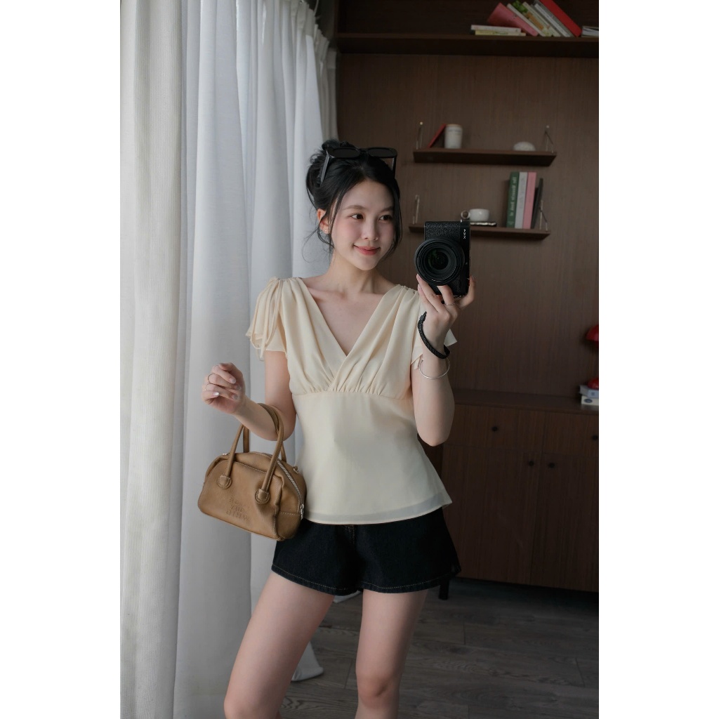 Kate Top (TSW) Áo voan cổ V nhún vai dây rút Nữ the.sweaterweather