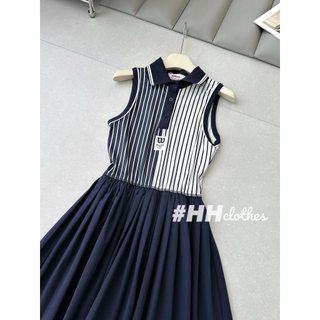 Váy thể thao kẻ pha sát nách kèm quần