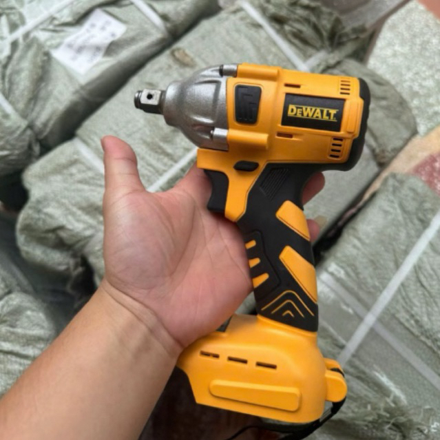 Thân máy siết ốc bắt vít DeWalt model 2026 dùng chân pin phổ thông 4cm, mở ốc bắt vít đa năng