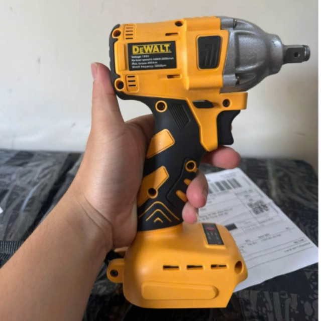 Thân máy siết ốc bắt vít DeWalt model 2026 dùng chân pin phổ thông 4cm, mở ốc bắt vít đa năng