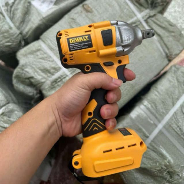 Thân máy siết ốc bắt vít DeWalt model 2026 dùng chân pin phổ thông 4cm, mở ốc bắt vít đa năng