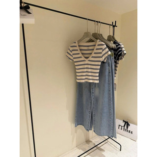 (SẴN TRẮNG) Áo Croptop Kẻ Cổ V QC