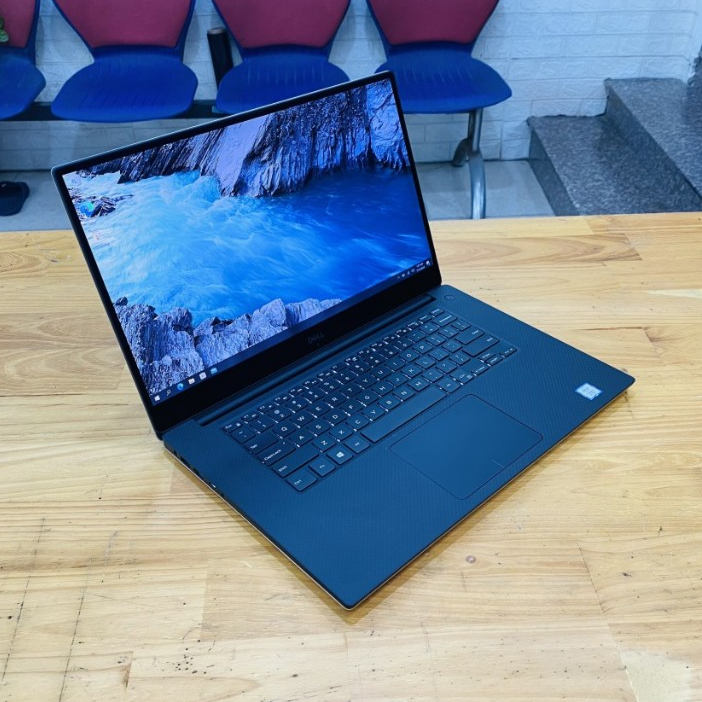 Dell Precision 5530 [MÁY TRẠM SIÊU MỎNG] – Core i7 8850H | RAM 16-32GB | Quadro P1000/P2000 | Màn 15.6" UltraSharp Chuẩn