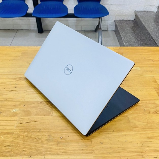Dell Precision 5530 [MÁY TRẠM SIÊU MỎNG] – Core i7 8850H | RAM 16-32GB | Quadro P1000/P2000 | Màn 15.6" UltraSharp Chuẩn