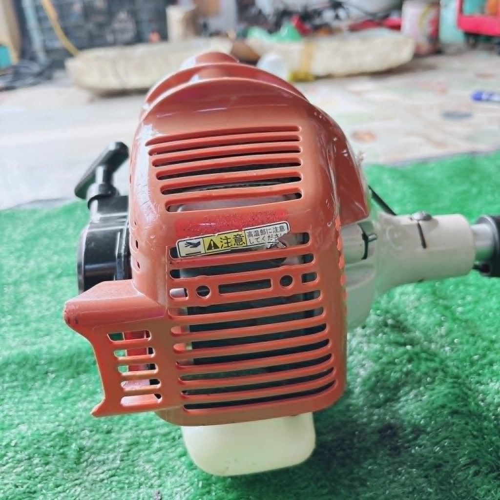 (25) Máy cắt cỏ MARUYAMA 26, bãi nhật, 2 thì, nòng 34 li, 26cc, trợ lực lớn, bền lợi xăng, nhẹ 4,5kg