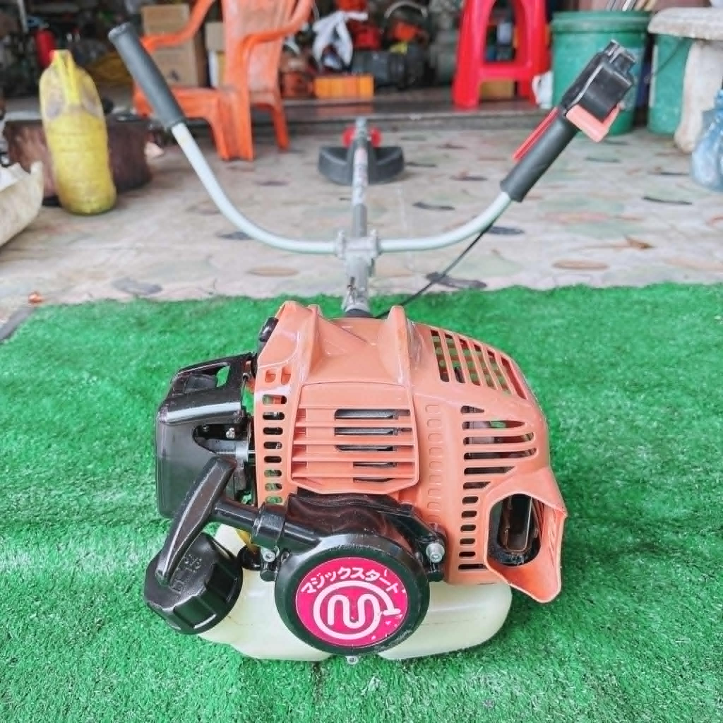 (25) Máy cắt cỏ MARUYAMA 26, bãi nhật, 2 thì, nòng 34 li, 26cc, trợ lực lớn, bền lợi xăng, nhẹ 4,5kg