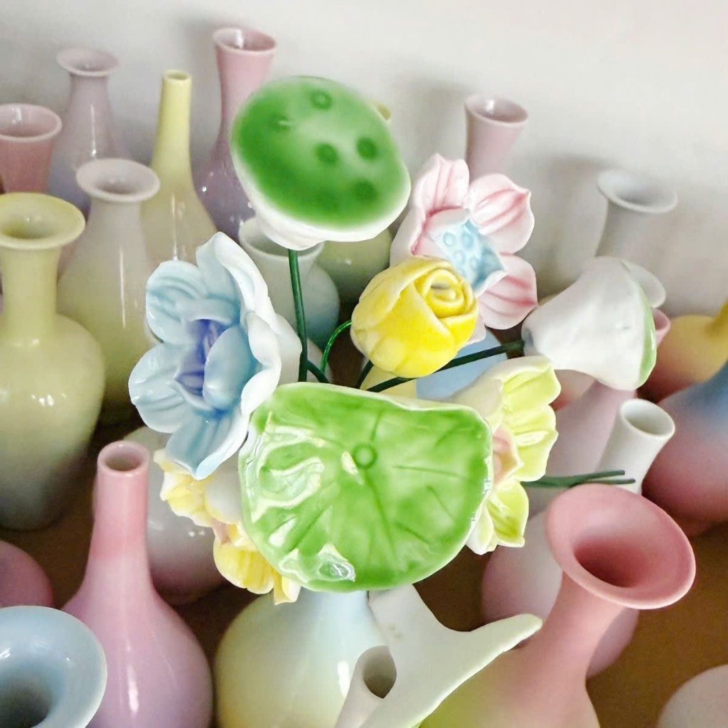 Hoa Sen Gốm Sứ Trang Trí Để Bàn, Bình Hoa Sen Kèm Lá Sen Và Đài Sen, Decor Phòng Khách, Bàn Làm Việc