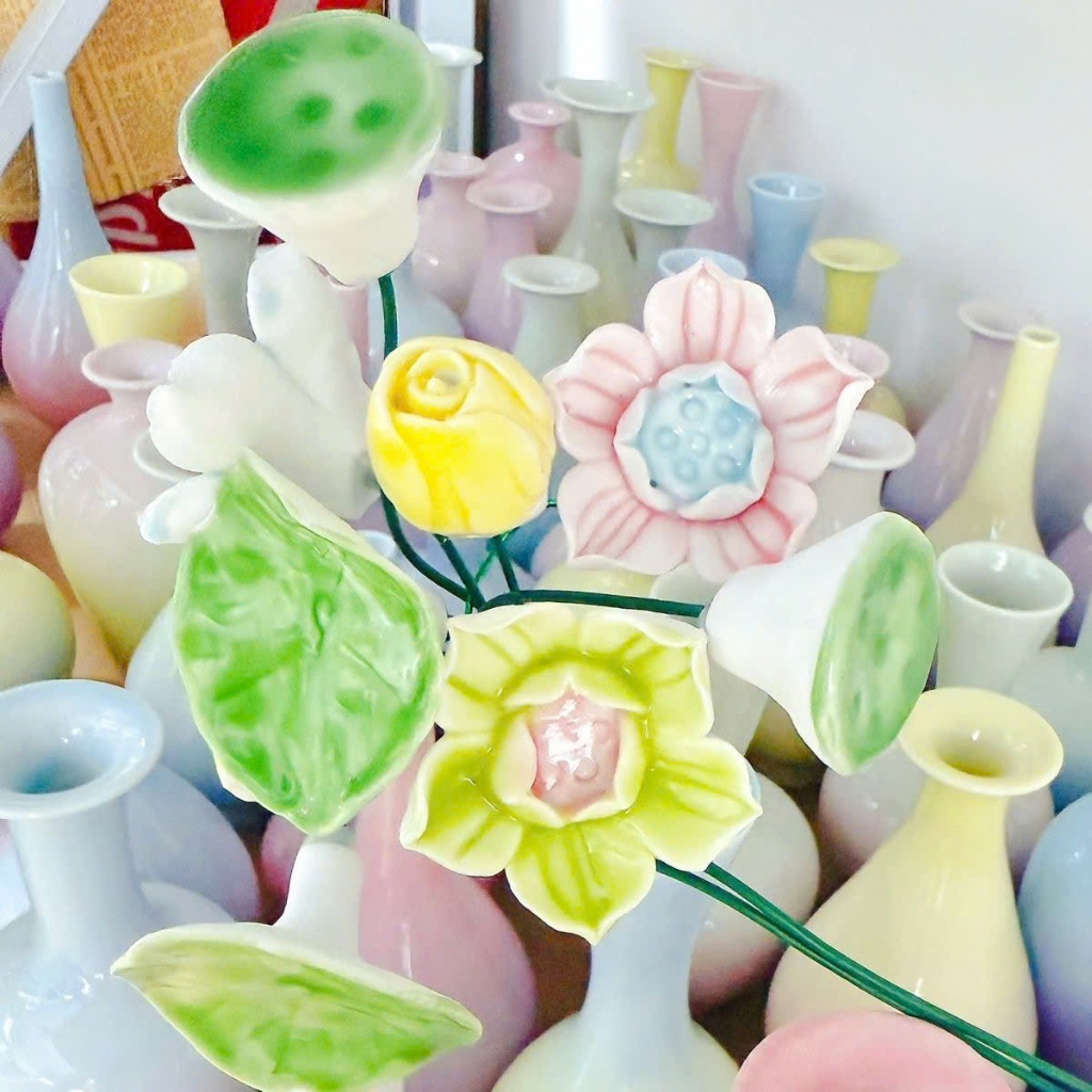 Hoa Sen Gốm Sứ Trang Trí Để Bàn, Bình Hoa Sen Kèm Lá Sen Và Đài Sen, Decor Phòng Khách, Bàn Làm Việc