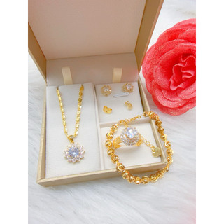 Mua 3 tặng 1, combo 3món bộ trang sức dây chuyền, lắc tay, hoa tai tặng nhẫn, trang sức màu vàng 18 k, Titan cao cấp .