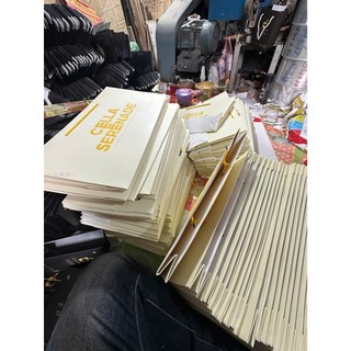 in túi giấy đựng quần áo gá rẻ theo yêu cầu (từ 200c)