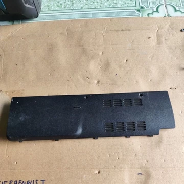nắp đậy phía dưới Vỏ mặt D laptop Acer aspire 4752 cũ ,có trầy xước nhiều , ốc Nguyên không bị bể