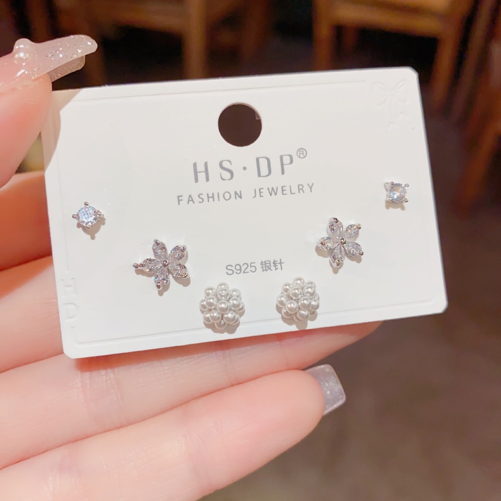 V.I.T Accessories | Set bông tai hoa đính đá 6 chiếc (2 màu)