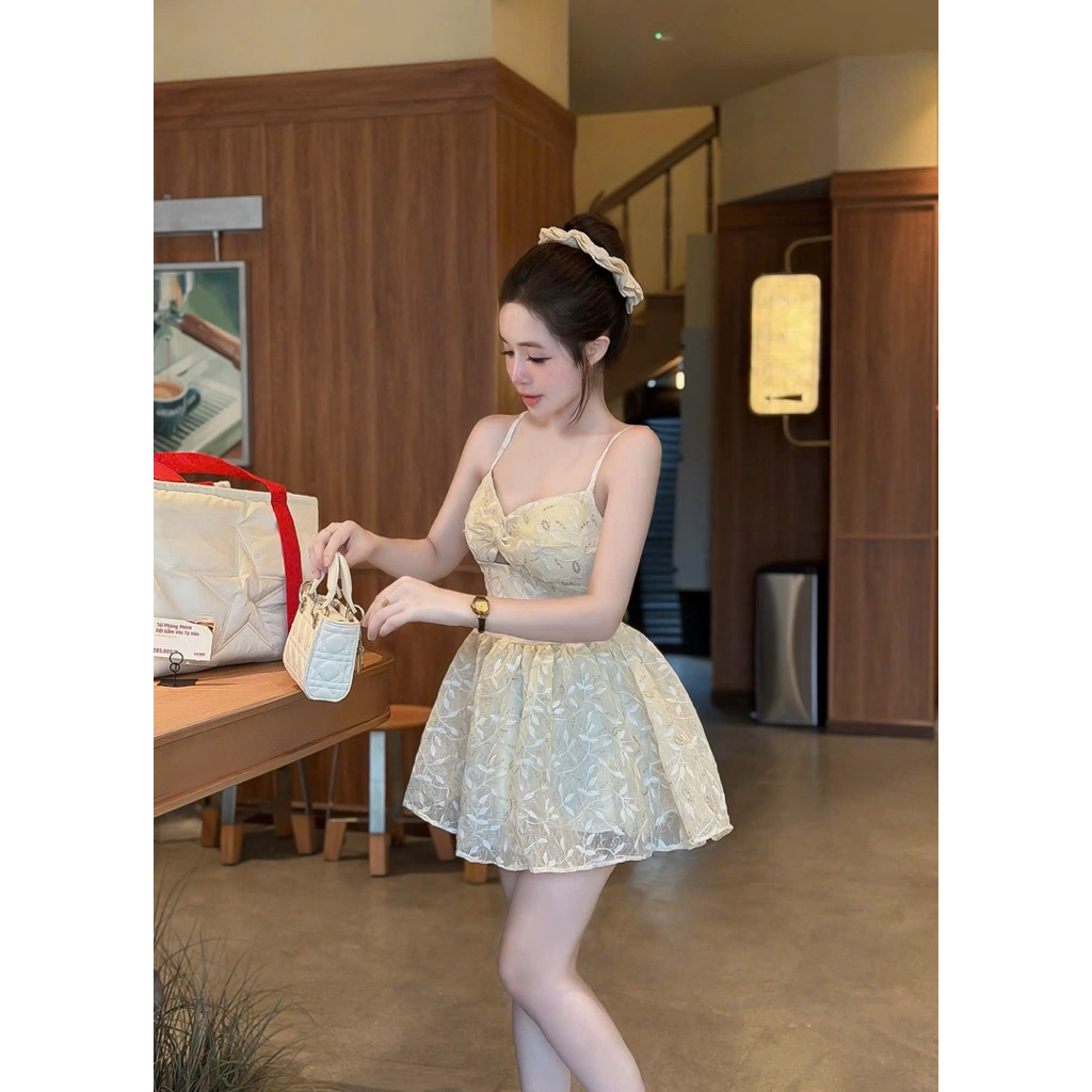 Váy ren lá 2 dây chân xoè bồng dạo phố xinh xỉu