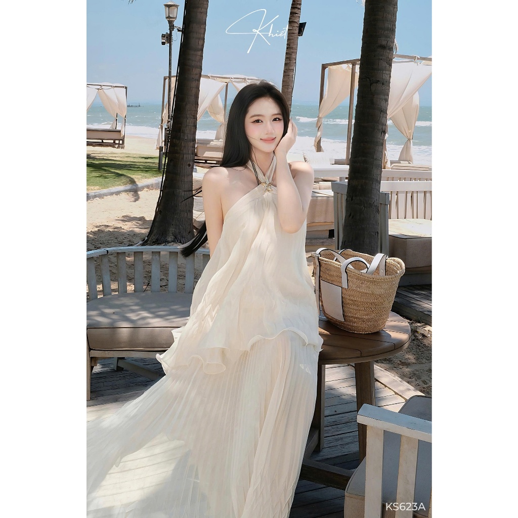 Set váy dài phối áo cổ yếm đính charm tơ kem dập ly phong cách nhẹ nhàng nữ tính bay bổng KS623A