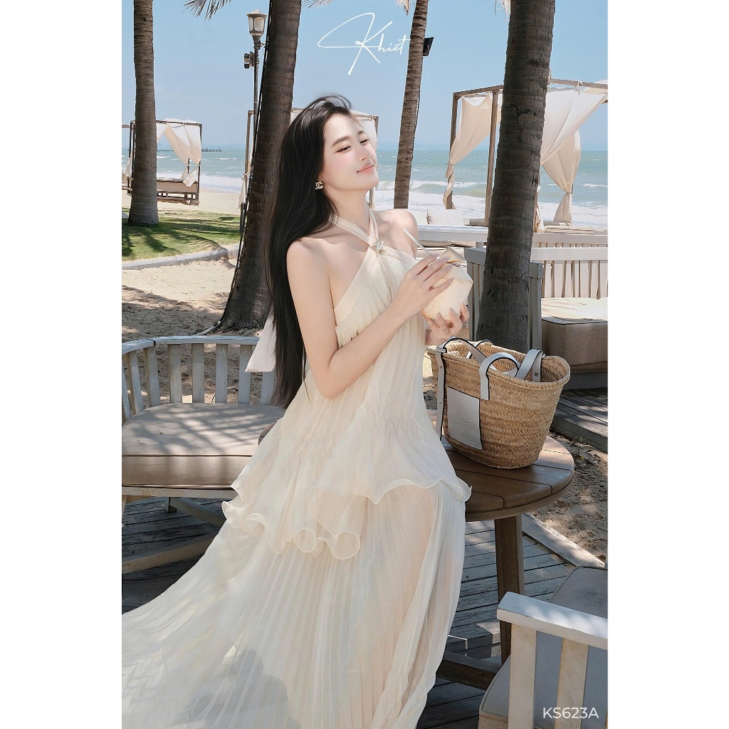 Set váy dài phối áo cổ yếm đính charm tơ kem dập ly phong cách nhẹ nhàng nữ tính bay bổng KS623A
