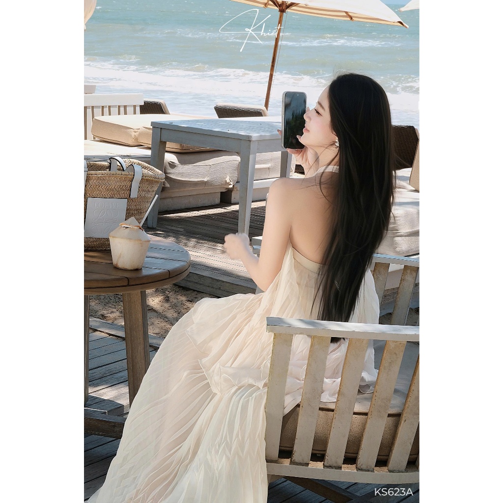 Set váy dài phối áo cổ yếm đính charm tơ kem dập ly phong cách nhẹ nhàng nữ tính bay bổng KS623A