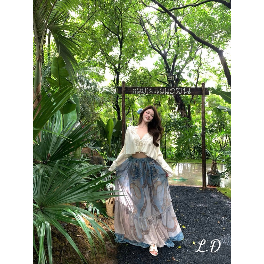 Set áo sơ mi phối ren chân váy maxi loang