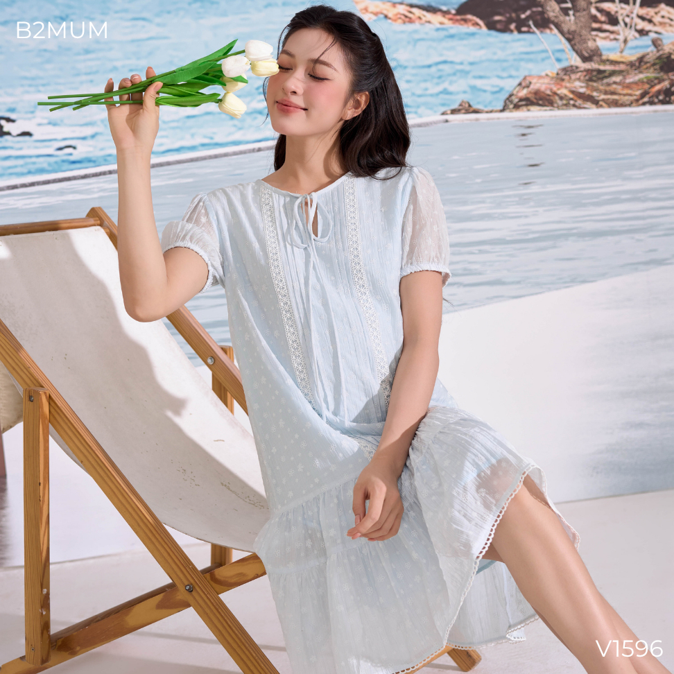 Váy Bầu Suông Thêu Hoa Phối Ren Cổ Buộc Nơ Thanh Lịch - Đầm Bầu Đi Làm Dạo Phố Thoải Mái Soleil Dress V1596 By B2MUM