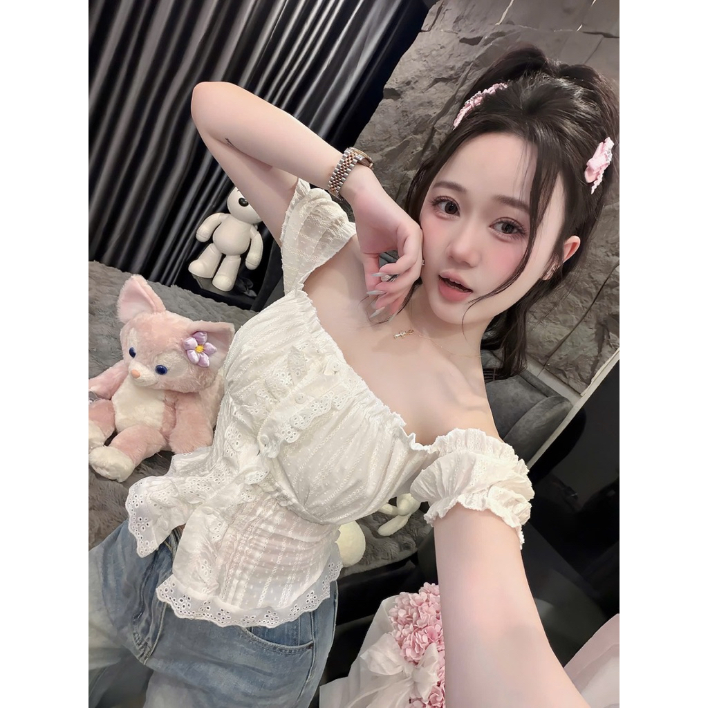 Áo thô trễ vai phối bèo ngực cưng xỉu