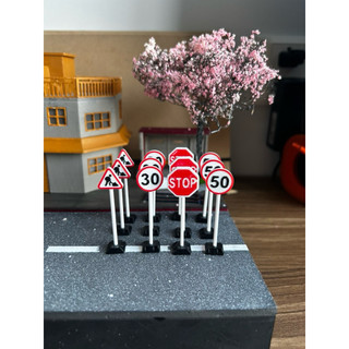 12 trụ biển báo giao thông 4 loại tỉ lệ 1/64 trang trí diorama trưng bày xe hotwheels- phụ kiện mô hình tỉ lệ 1/64