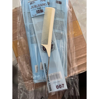 Lược đuôi nhọn chuyên nghiệp 007-A13 được sự dụng rổng rải tại các salon