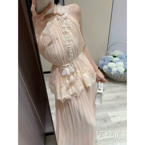 Đầm maxi cổ yếm đính hoa nổi phối ren