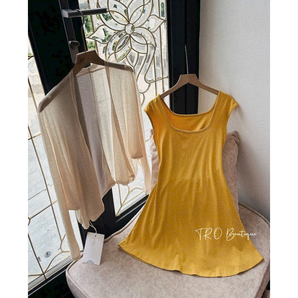 Đầm ba lỗ vàng kèm cadigan mỏng