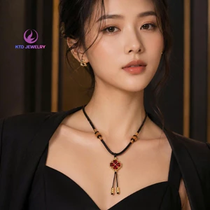 Vòng cổ handmade KATEDA mix charm cỏ bốn lá - có dây rút điều chỉnh tặng kèm hộp đựng sang trọng