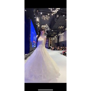Đầm vintage dáng dài xòe phồng lộng lẫy thêu ren hoa lấp lánh thiết kế cổ tròn cộc tay