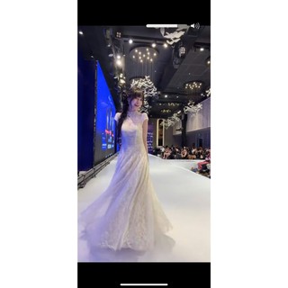 Đầm vintage dáng dài xòe phồng lộng lẫy thêu ren hoa lấp lánh thiết kế cổ tròn cộc tay