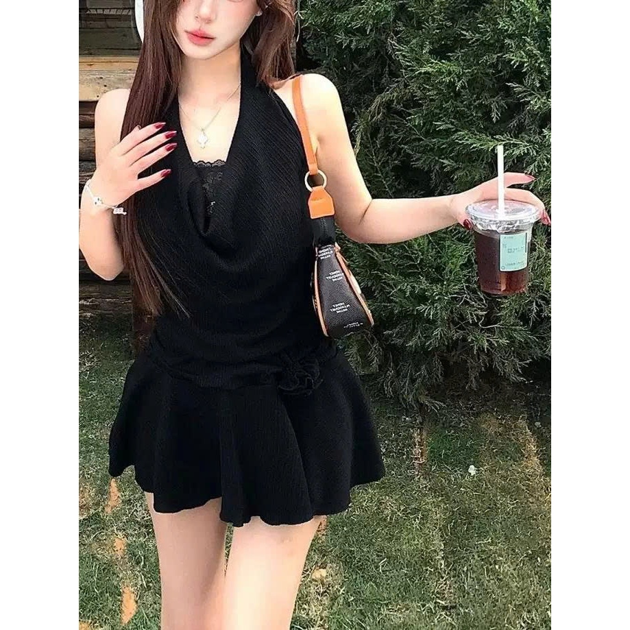 [Élan Sweet] Váy Cổ Yếm Cổ Đổ Phối Ren Ngực Cài Hoa - Váy Ngắn Ôm Body Dáng Xòe Sexy Cá Tính