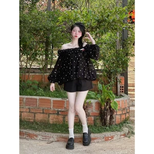 Set Bộ Áo Xô Chấm Bi Trễ Vai Tay Bồng Dáng Rộng Mix Quần Short Kaki Nữ Cá Tính Phong Cách Hàn Quốc