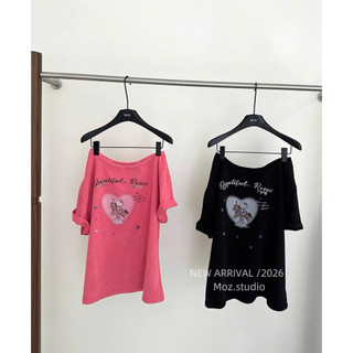 Áo phông kitty lệch vai