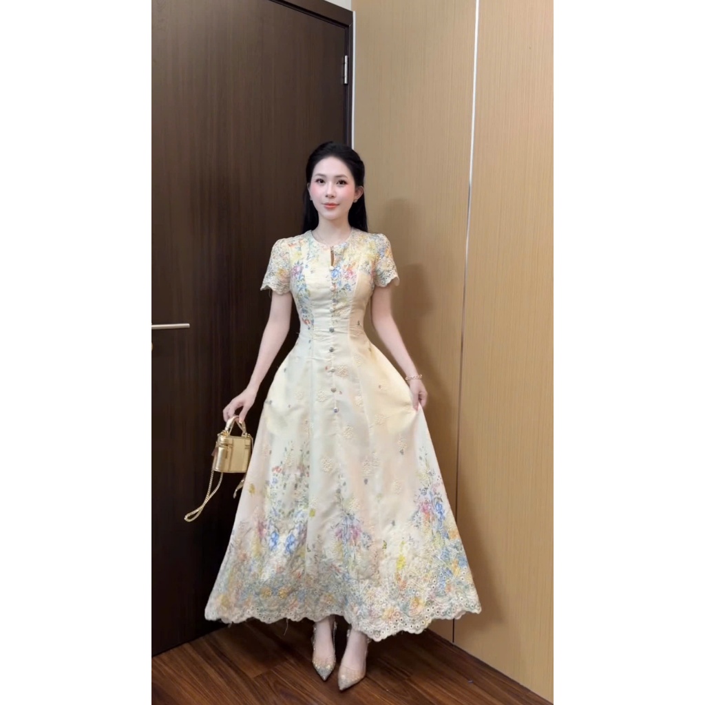 ZIMM STORE-Đầm maxi dáng dài xòe rộng chữ A chất gấm thêu hoa phối hàng cúc trước ngực cổ tàu xẻ chữ V