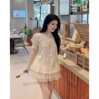 Set Bộ Nữ Áo Babydoll Tay Phồng Phối Chân Váy Ngắn Xếp Tầng Phong Cách Hàn Quốc Mặc Đi Chơi Dạo Phố _ Her Fashion Store