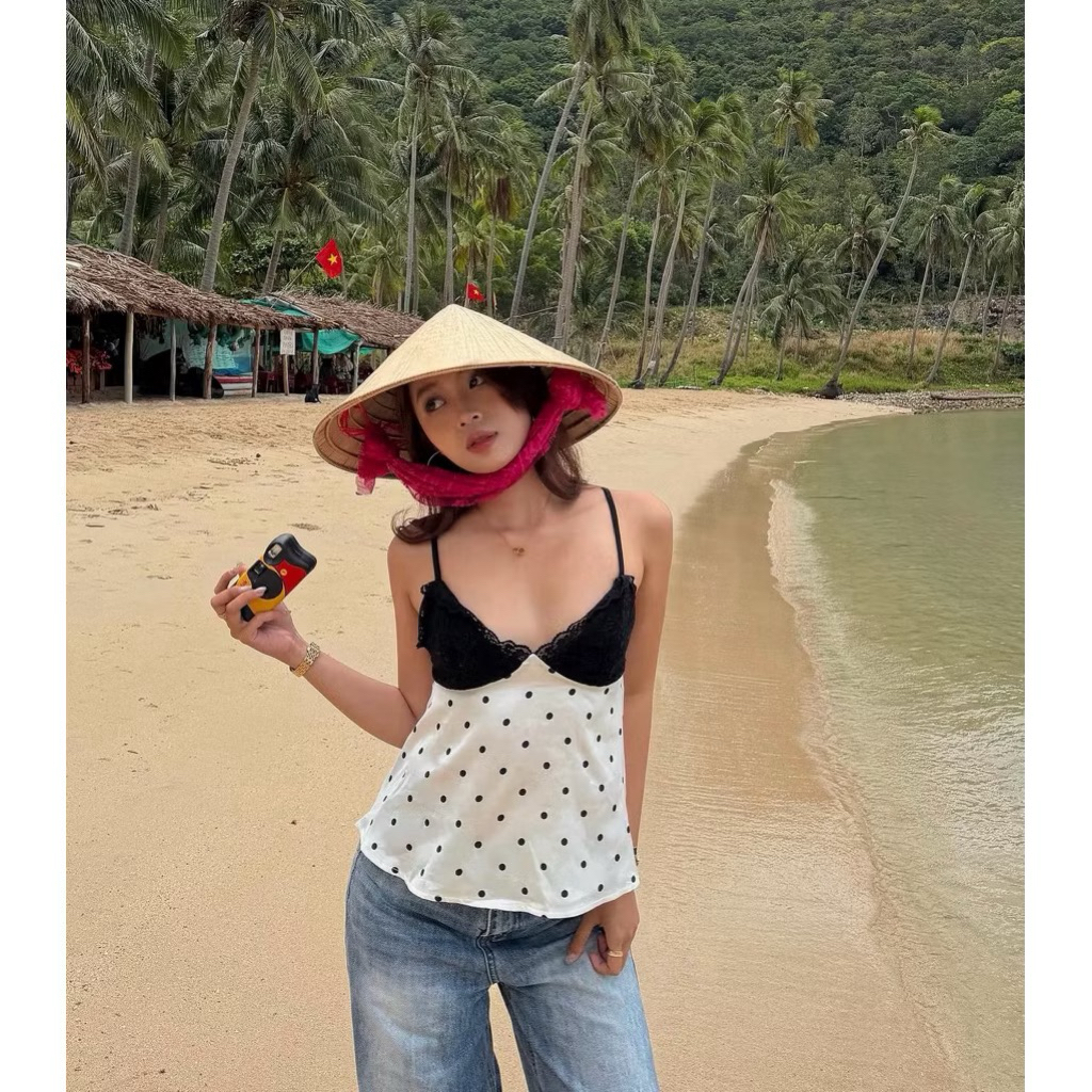 | LYN WEAR | Áo hai dây chấm bi phối ren nữ form xoè tiểu thư mặc đi chơi mùa hè