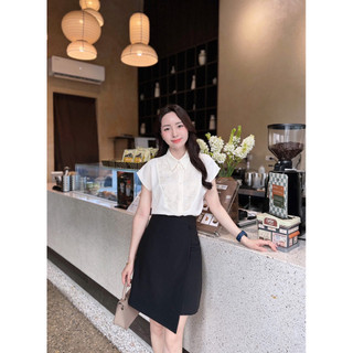 Áo sơ mi trắng phối ren hoa ngực