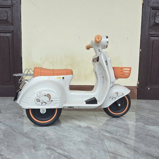 Xe điện Vespa dành cho các bé từ 2 đến 4 tuổi chịu lực lên đến 20kg hàng có bảo hành 6 tháng