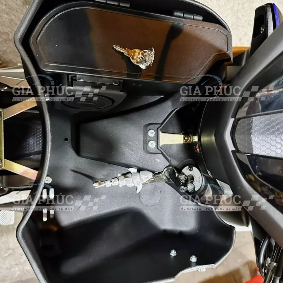 Hộp Đựng Đồ Giữa Xe OPPI V8 Winner X Exciter 150 155 Sirius Wave A Future Có Khóa